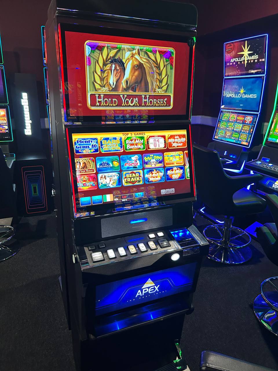 APEX Hold Your Horses slot machine